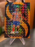 Julián Álvarez — Panini Select 2024-25 (No. 111), paralela Orange Ice 014/125